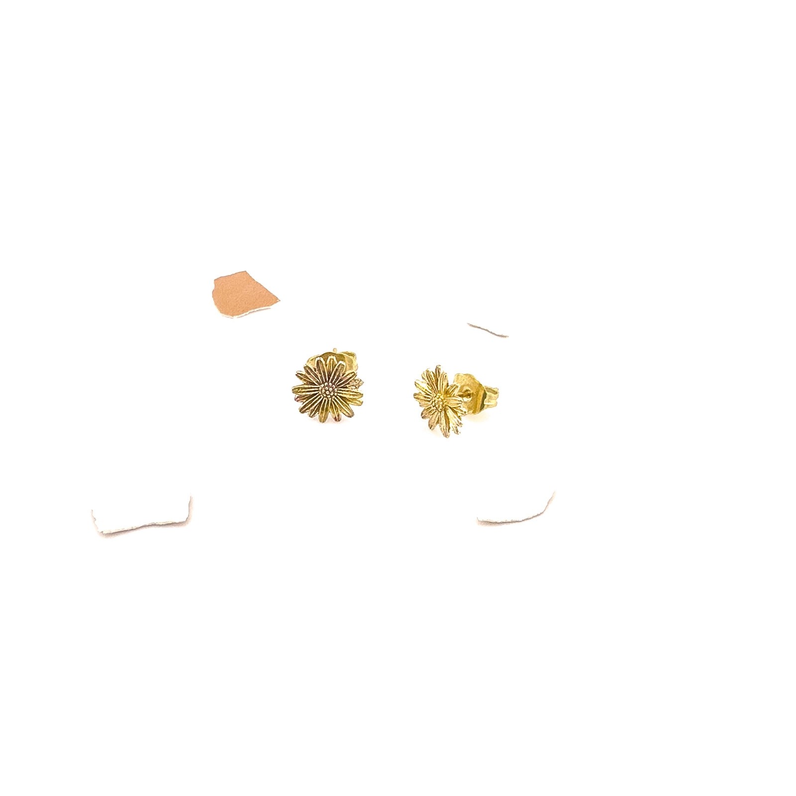 Boucles d'oreille Pâquerette Horty cachées dans une vraie coquille d'oeuf