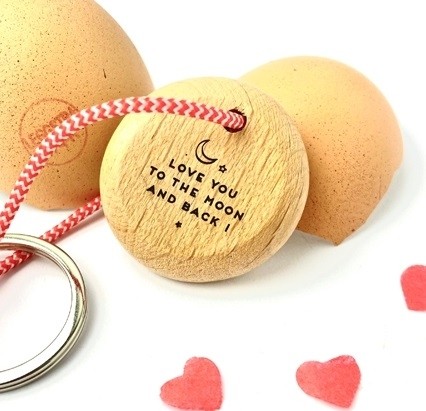 Cadeau insolite : porte clés love you to the moon and back 