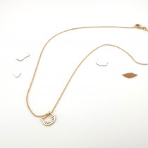 Collier plaqué or pendentif chat caché dans un oeuf surprise l'Eggstra