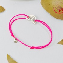 Bracelet enfant arc-en-ciel caché dans un oeuf de poule
